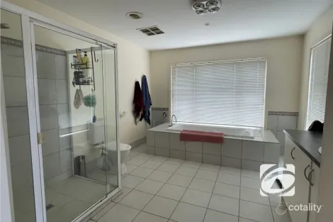 Property photo of 33 Cunneen Crescent Berwick VIC 3806