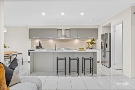 Property photo of 28 Adams Drive Fraser Rise VIC 3336