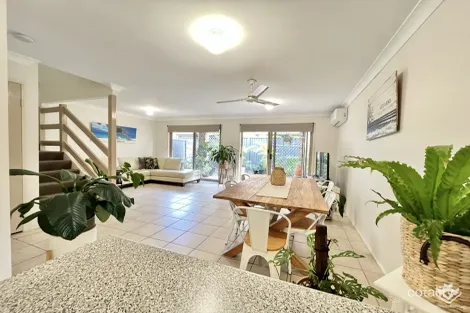 220 Christine Ave, Burleigh Waters, QLD 4220