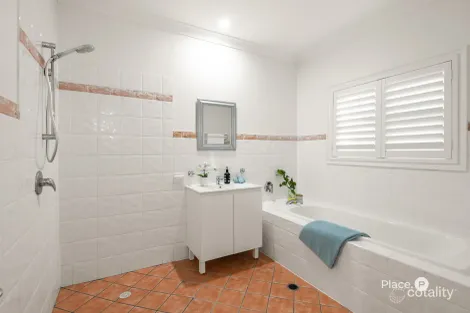Property photo of 27 Oakley Street Carindale QLD 4152