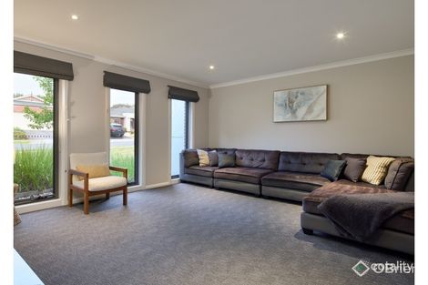 Property photo of 7 Sloane Square Drouin VIC 3818