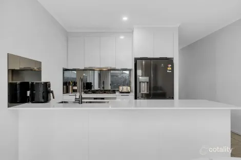 Property photo of 3 Carissa Avenue Riverlea Park SA 5120