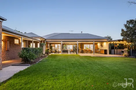 6 Holm Park Rd, Beaconsfield, VIC 3807