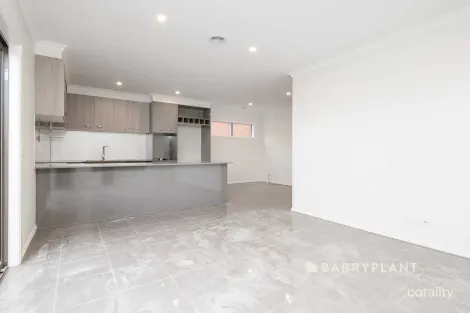 Property photo of 24 Dalziell Crescent Cranbourne North VIC 3977
