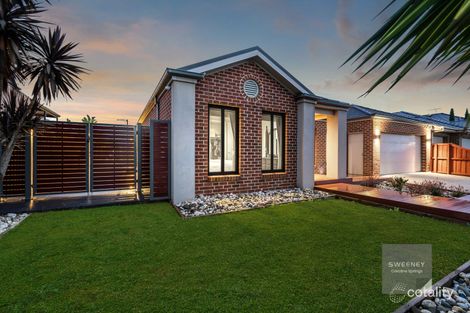 Property photo of 18 Darlinghurst Place Taylors Hill VIC 3037