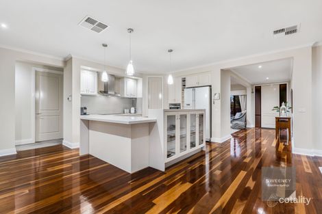 Property photo of 18 Darlinghurst Place Taylors Hill VIC 3037