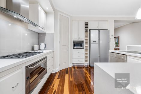 Property photo of 18 Darlinghurst Place Taylors Hill VIC 3037