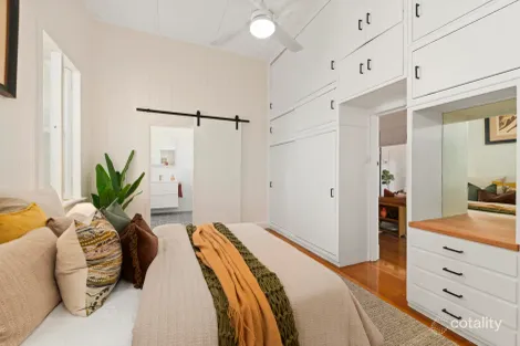 Property photo of 2 Sussex Street Hyde Park QLD 4812