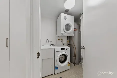 Property photo of 4/10-16 Tarcoola Crescent Surfers Paradise QLD 4217