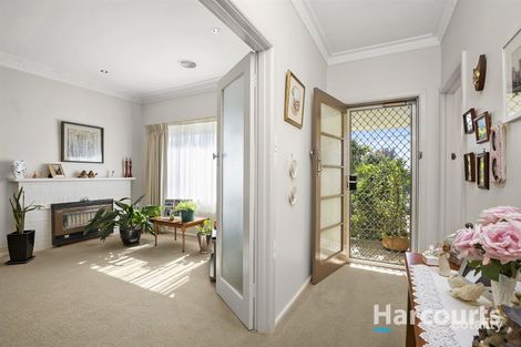 Property photo of 1 Oak Street Wendouree VIC 3355
