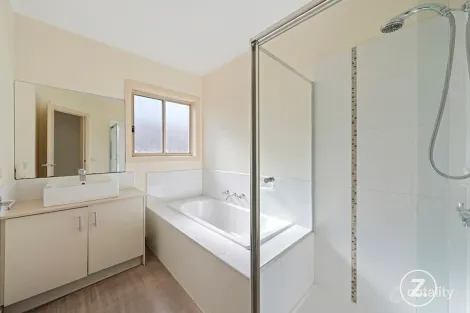 Property photo of 22 Elderberry Way Pakenham VIC 3810