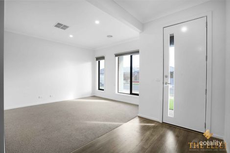 Property photo of 6 Bingham Circuit Thornhill Park VIC 3335