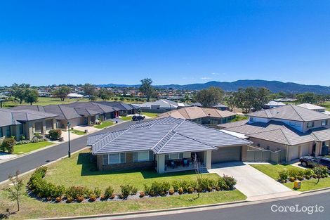 Property photo of 19 Peak Drive Hillvue NSW 2340