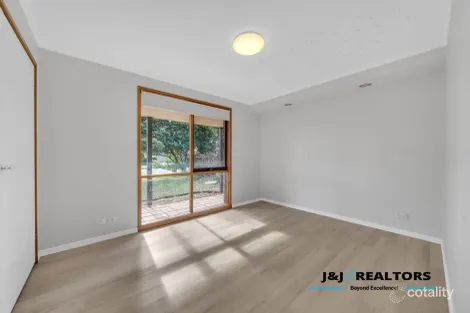 Property photo of 18 Strathavan Drive Berwick VIC 3806