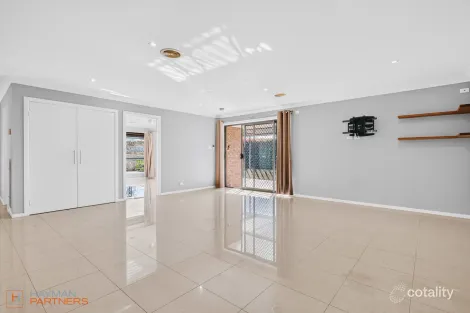 Property photo of 32 Mawson Drive Mawson ACT 2607