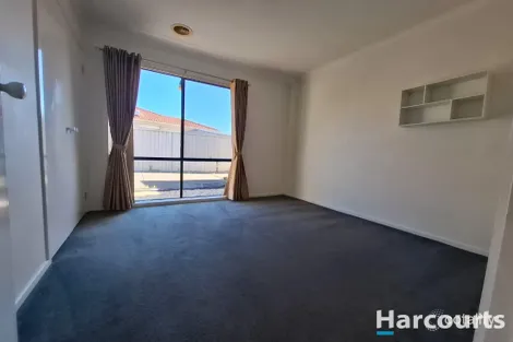 Property photo of 4 Gatehouse Parade Cranbourne East VIC 3977