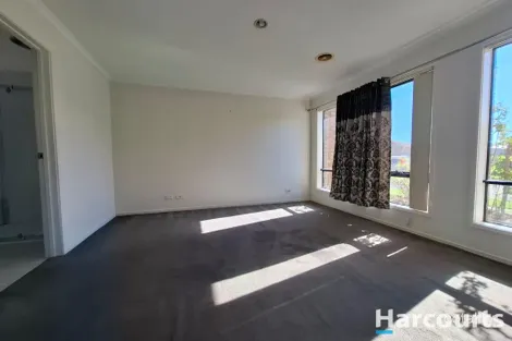 Property photo of 4 Gatehouse Parade Cranbourne East VIC 3977
