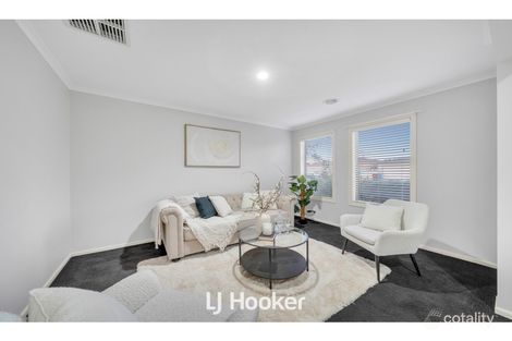 Property photo of 8 Robusta Avenue Cranbourne VIC 3977