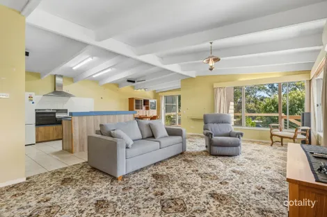 Property photo of 6 Hoskin Street Eagle Point VIC 3878