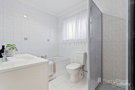 Property photo of 14 Manningtree Parade Craigieburn VIC 3064