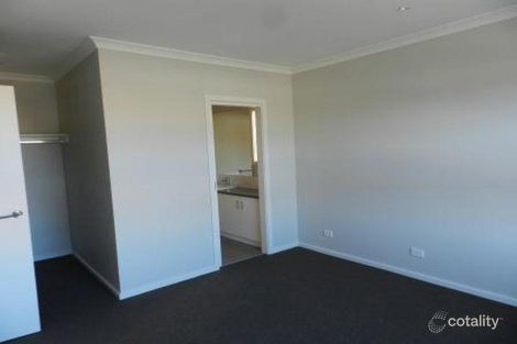 Property photo of 34 Lemon Grove Cranbourne West VIC 3977