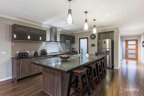 Property photo of 2 Apium Place Brookfield VIC 3338