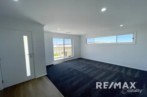 Property photo of 2/2 Burt Street Gobbagombalin NSW 2650