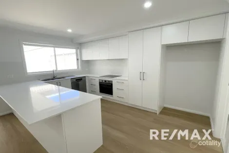 Property photo of 2/2 Burt Street Gobbagombalin NSW 2650