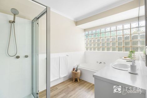 Property photo of 4 Heyington Place Kennington VIC 3550