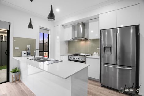 Property photo of 15 Watercarter Crescent Wollert VIC 3750