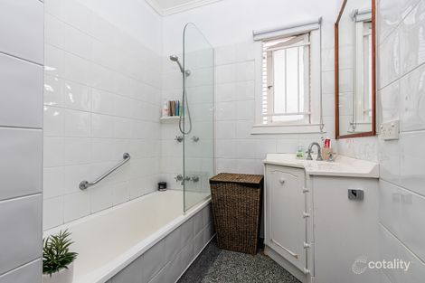 270 Ekibin Rd, Tarragindi, QLD 4121