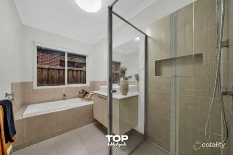 Property photo of 14 Ravenswood Avenue Clyde VIC 3978