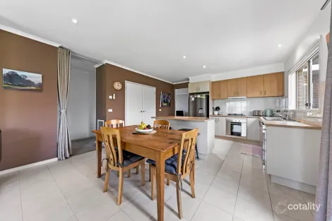 Property photo of 12 Rivendale Crescent Drouin VIC 3818