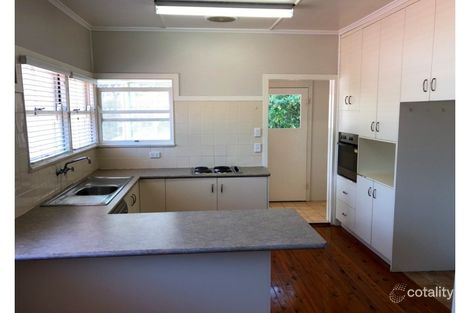 Property photo of 8 Fairholme Street Mount Lofty QLD 4350