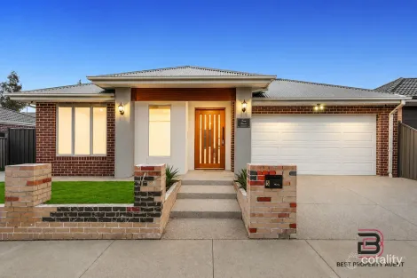 Property photo of 5 Hemel Place Strathtulloh VIC 3338