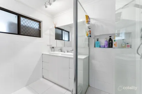 Property photo of 228 Springwood Road Springwood QLD 4127