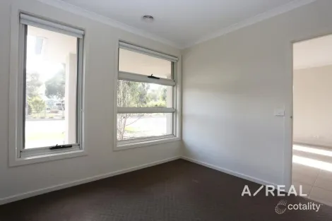 Property photo of 24 Kurrali Crescent Werribee VIC 3030