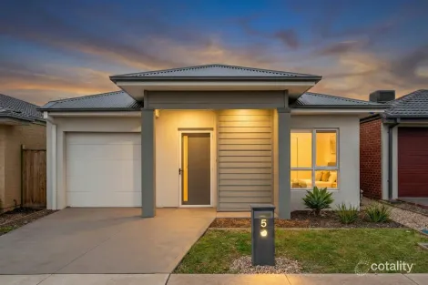 5 Pennings Rd, Wyndham Vale, VIC 3024