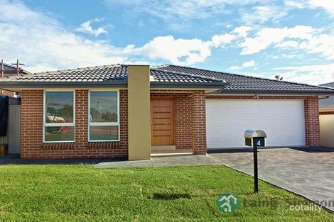 8 Pentland St, Middleton Grange, NSW 2171