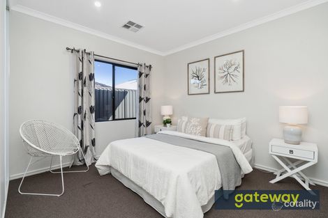 Property photo of 13 Dolomite Road Treeby WA 6164