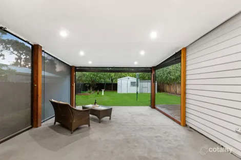 Property photo of 7 Bayside Grove Seaford VIC 3198