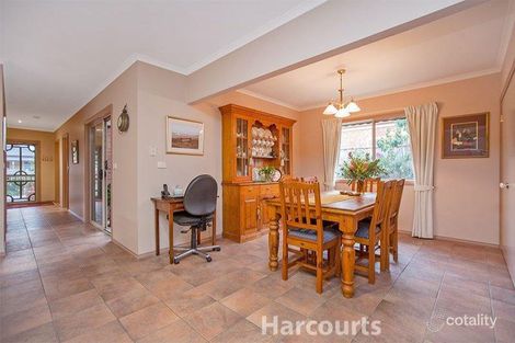 Property photo of 10 Mitchell Close Pakenham VIC 3810