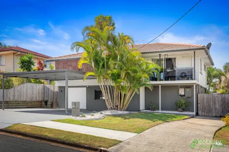 Property photo of 19 Nottingham Parade Bray Park QLD 4500