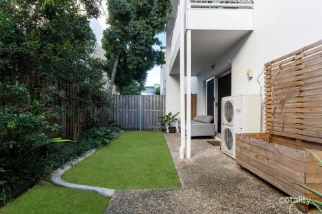 Property photo of 51/400 Tingal Road Wynnum QLD 4178