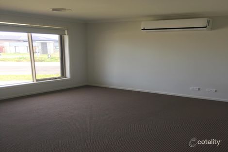 Property photo of 48 Stoke Circuit Wollert VIC 3750