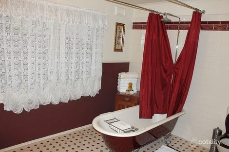 Property photo of 2 Amstel Close Darley VIC 3340