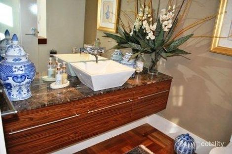Property photo of 4905 Berkshire Crescent Hope Island QLD 4212