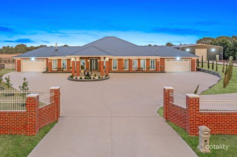 11 Rangeview Cl, Mickleham, VIC 3064