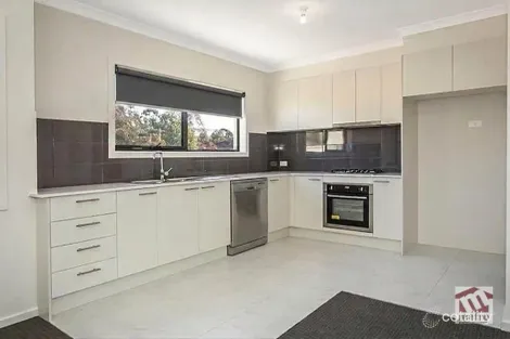 Property photo of 8 English Close Mooroolbark VIC 3138