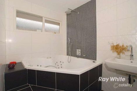 Property photo of 8 Oates Court Cranbourne North VIC 3977